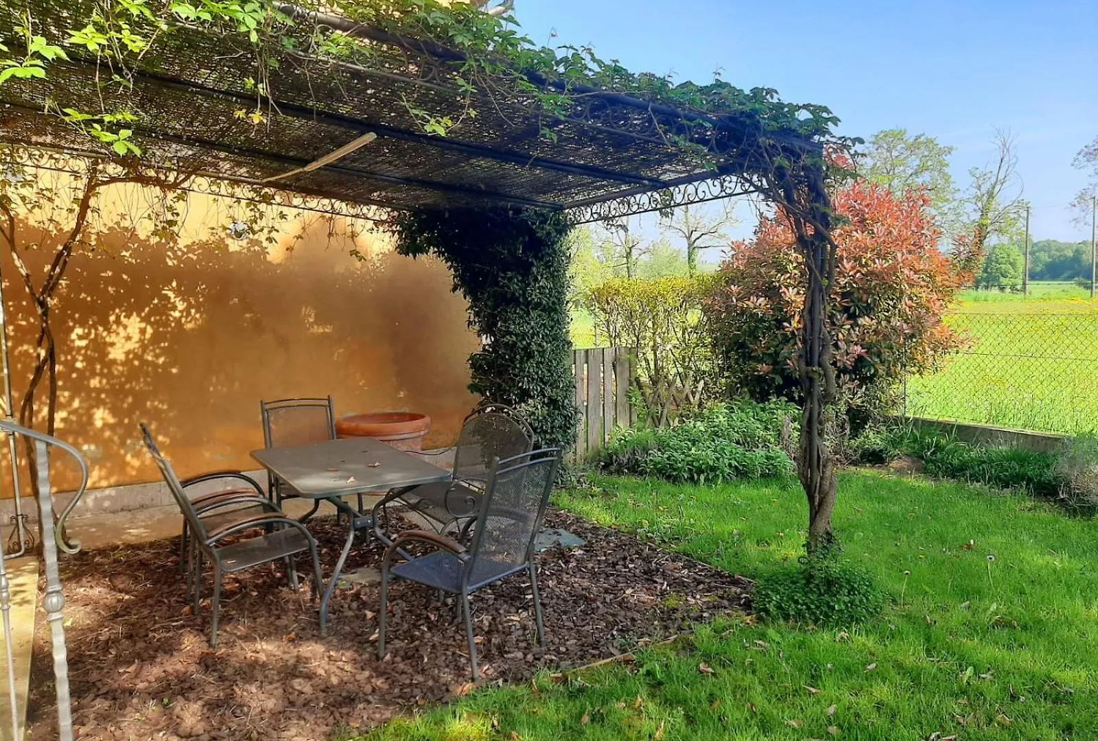 Casa Vittoria-Relax Tra Lago Di Garda E Verona Custoza 0*,  Italy
